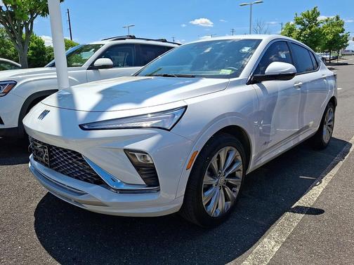 White Frost Tricoat 2024 Buick Envista Avenir FWD