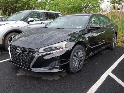Super Black 2023 Nissan Altima 2.5 SV