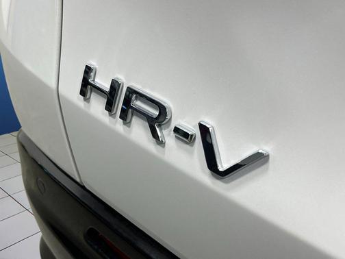 Platinum White Pearl 2027 Honda HR-V EX-L