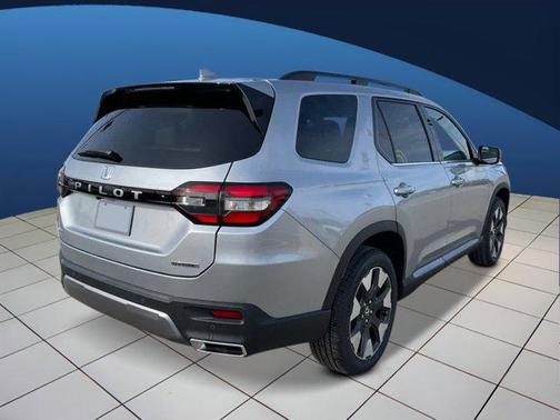 Solar Silver Metallic 2026 Honda Pilot Touring 8-Passenger