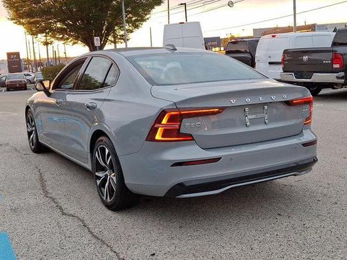2024 Volvo S60 B5 Core Dark Theme