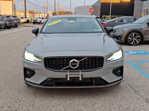 2024 Volvo S60 B5 Core Dark Theme