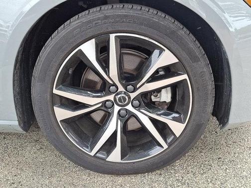 2024 Volvo S60 B5 Core Dark Theme