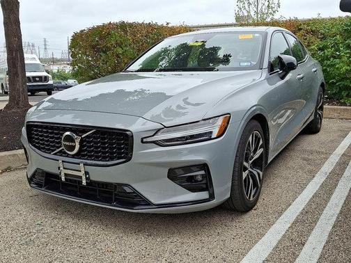 2024 Volvo S60 B5 Core Dark Theme