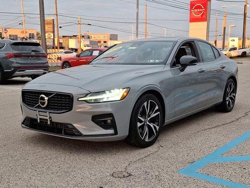 2024 Volvo S60 B5 Core Dark Theme