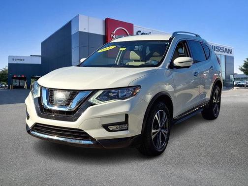 Pearl White 2017 Nissan Rogue SL