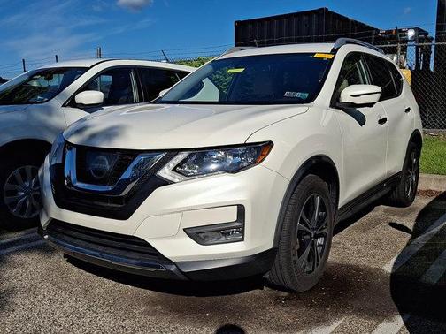 Pearl White 2017 Nissan Rogue SL