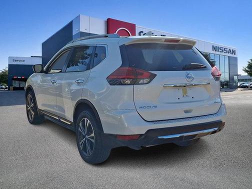 Pearl White 2017 Nissan Rogue SL