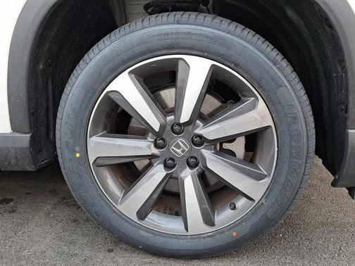 White 2023 Honda Pilot AWD Elite