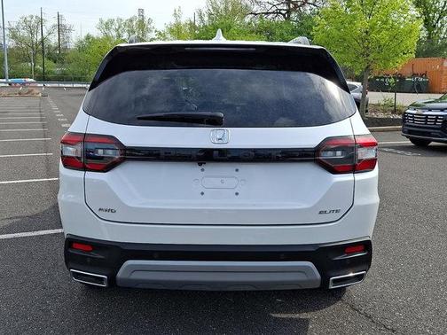 White 2023 Honda Pilot AWD Elite