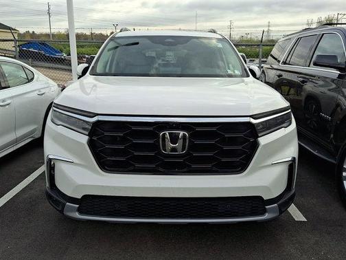 White 2023 Honda Pilot AWD Elite