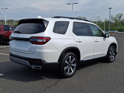 White 2023 Honda Pilot AWD Elite