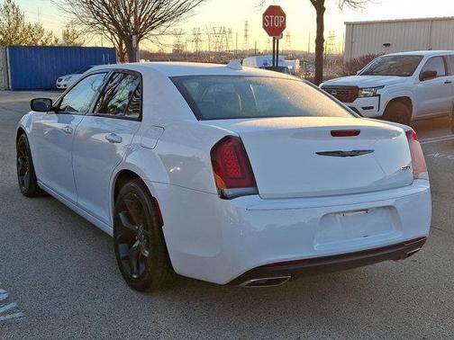 2021 Chrysler 300 Touring