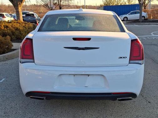 2021 Chrysler 300 Touring