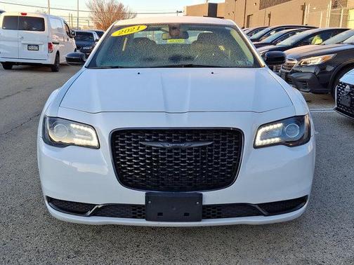 2021 Chrysler 300 Touring