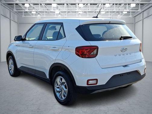 Lunar White 2025 Hyundai VENUE SE