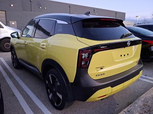 2025 Nissan Kicks SR