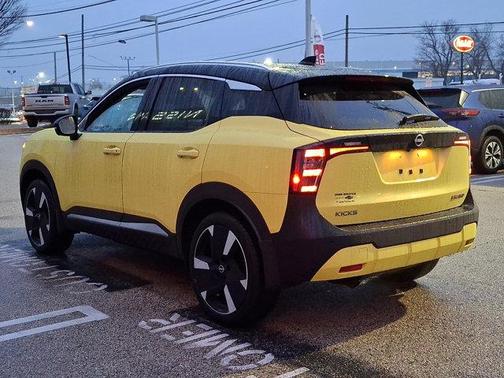 2025 Nissan Kicks SR