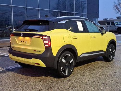 2025 Nissan Kicks SR