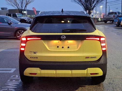 2025 Nissan Kicks SR