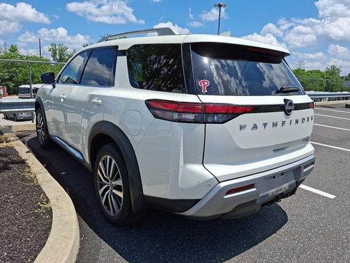 2022 Nissan Pathfinder Platinum 4WD