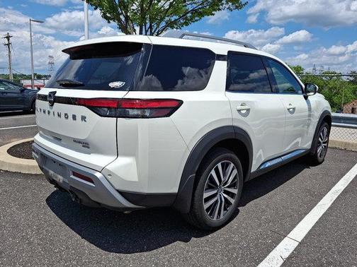 2022 Nissan Pathfinder Platinum 4WD