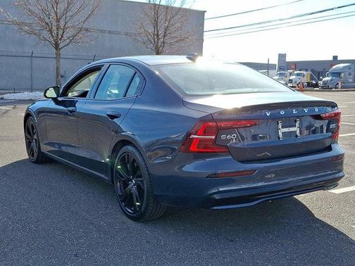 2024 Volvo S60 B5 Core Dark Theme