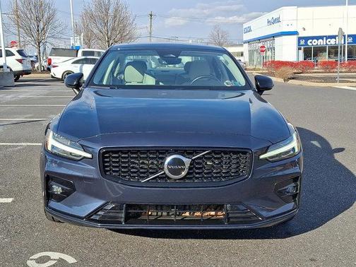 2024 Volvo S60 B5 Core Dark Theme