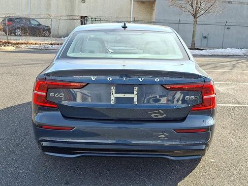 2024 Volvo S60 B5 Core Dark Theme