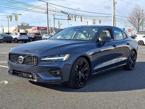 2024 Volvo S60 B5 Core Dark Theme