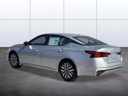 Brilliant Silver Metallic 2026 Nissan Altima SV FWD