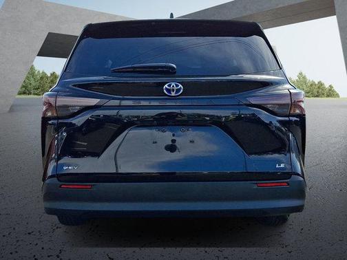 2025 Toyota Sienna LE