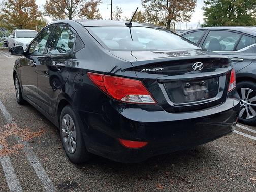 Ultra Black Pearl 2016 Hyundai Accent SE