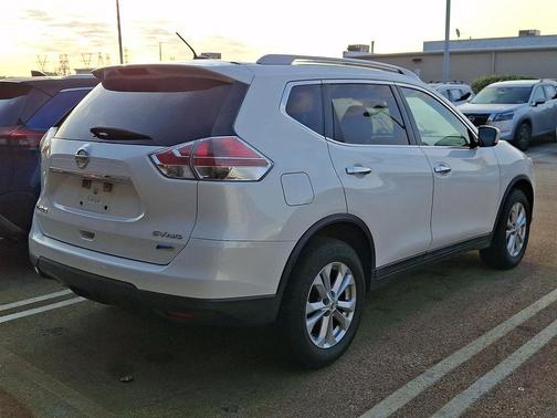 Moonlight White 2014 Nissan Rogue SV