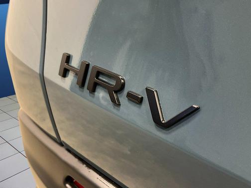Nordic Forest Pearl 2027 Honda HR-V Sport