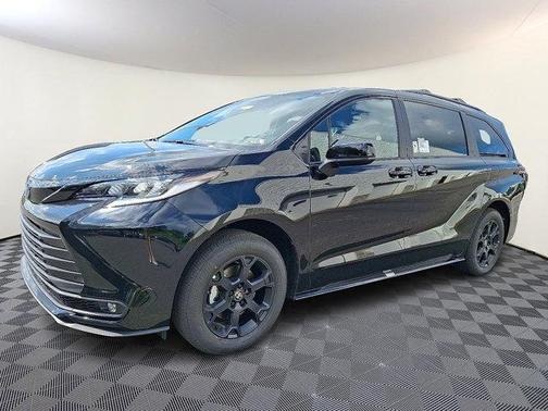 2025 Toyota Sienna Woodland Edition