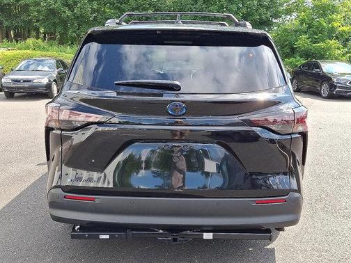 2025 Toyota Sienna Woodland Edition