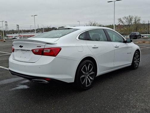 Summit White 2021 Chevrolet Malibu FWD RS