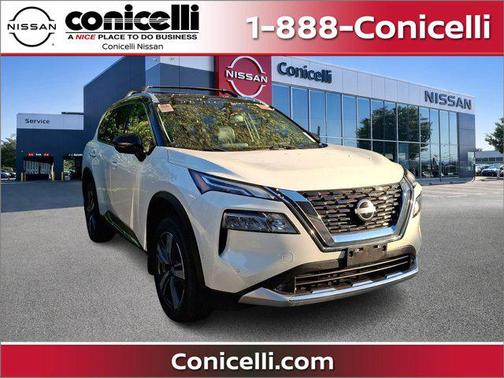 Pearl White Tricoat/Super Black 2022 Nissan Rogue Platinum