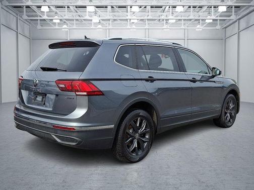Platinum Gray Metallic 2024 Volkswagen Tiguan 2.0T SE 4MOTION