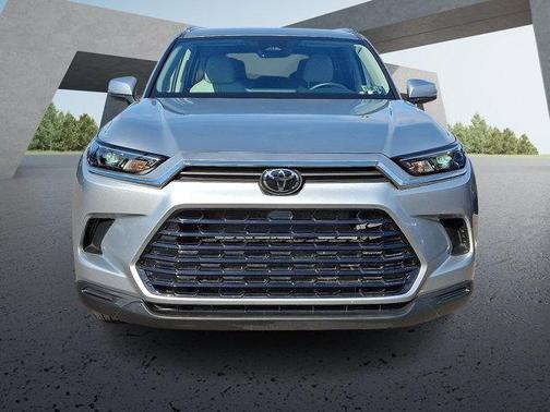 2025 Toyota Highlander LE