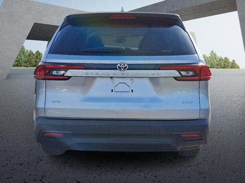 2025 Toyota Highlander LE