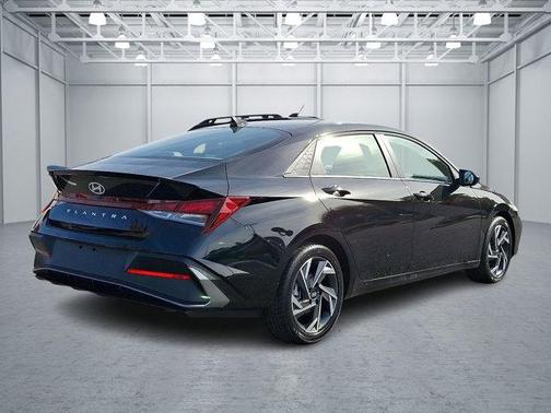 2025 Hyundai ELANTRA Sport