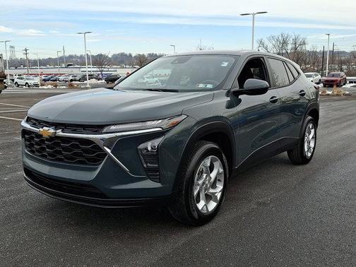2025 Chevrolet Trax LS