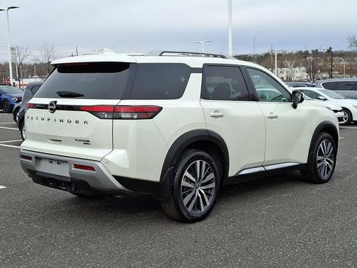 2022 Nissan Pathfinder Platinum 4WD