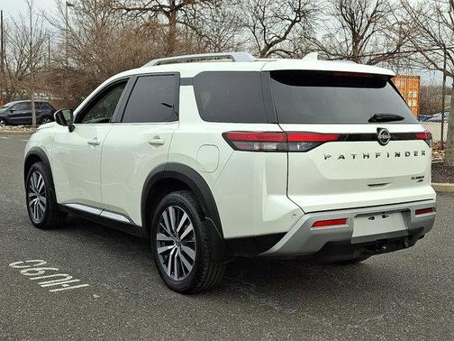 2022 Nissan Pathfinder Platinum 4WD