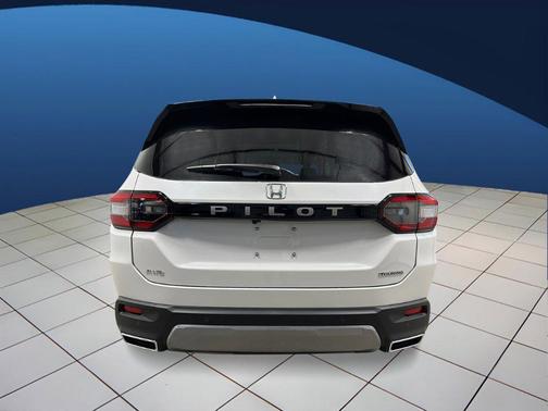 Platinum White Pearl 2026 Honda Pilot Touring 8-Passenger