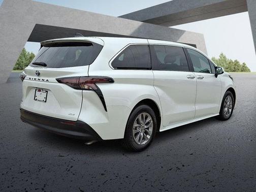 2025 Toyota Sienna XLE