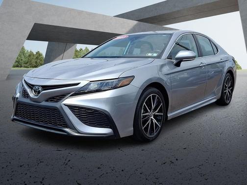 Silver 2023 Toyota Camry SE