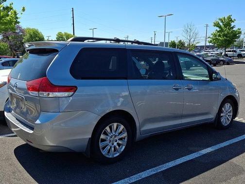 Silver Sky Metall 2014 Toyota Sienna LE
